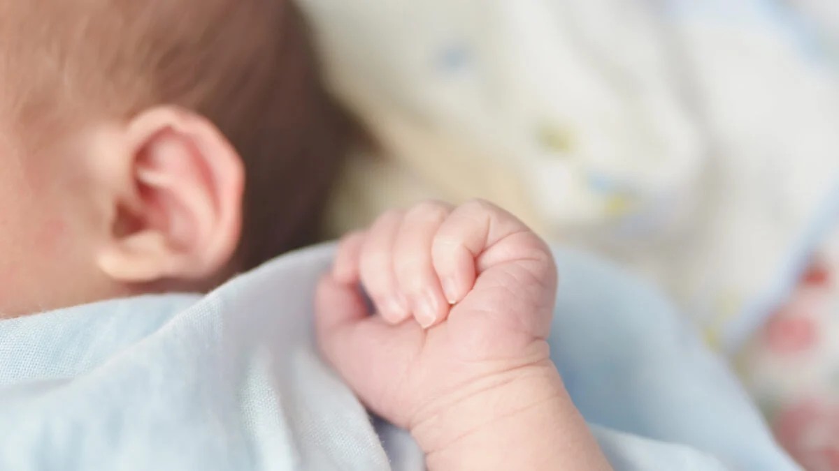 Bebê é encontrado morto dentro de caixa de gordura em condomínio de Aparecida